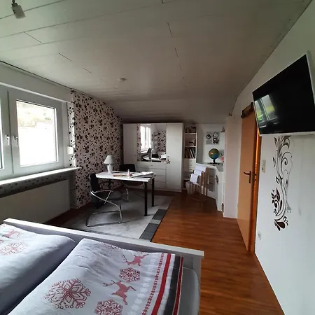 Zur Waldroute Apartman *